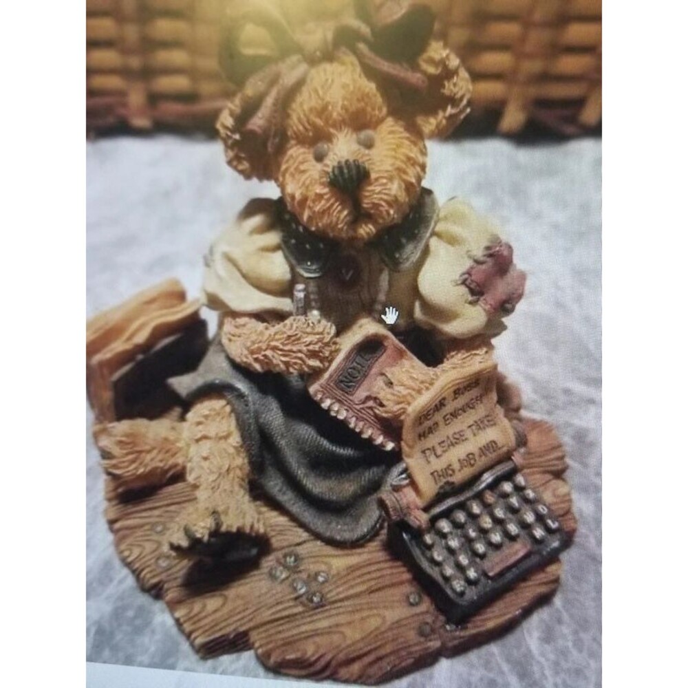 Vintage Boyd's Bears and Friends figurine